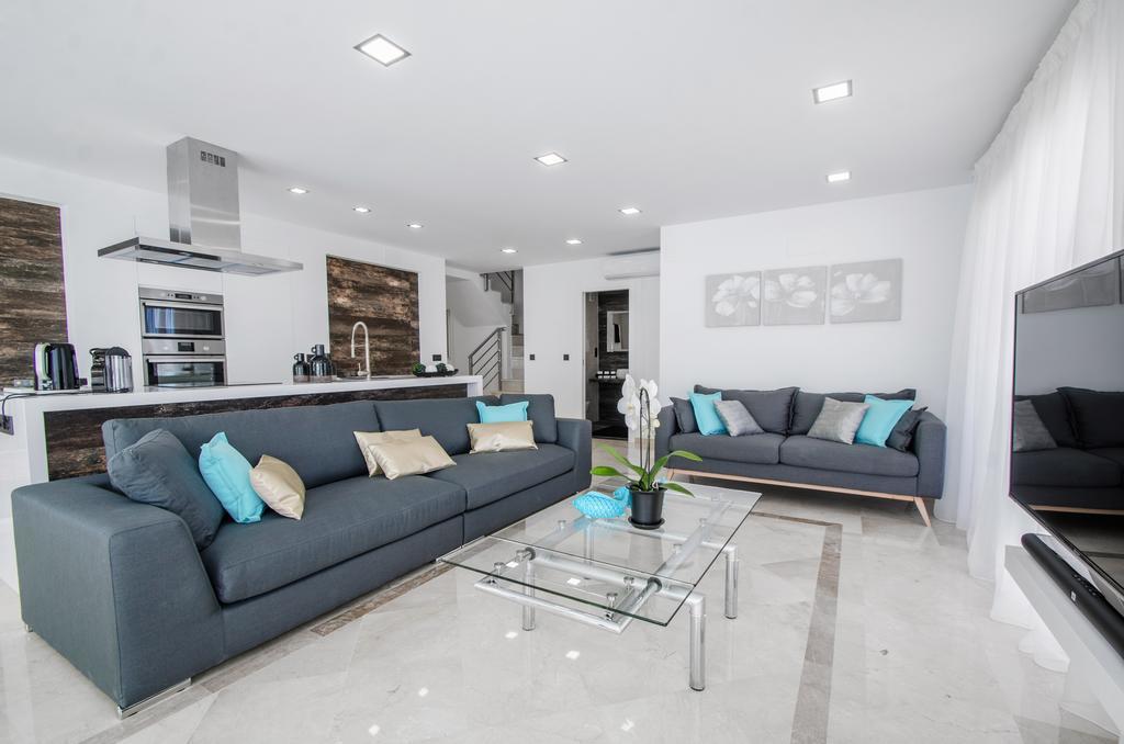 شقة Gorgeous 170 Sq.M. Penthouse With Sea View Terraces بينالماذينا المظهر الخارجي الصورة