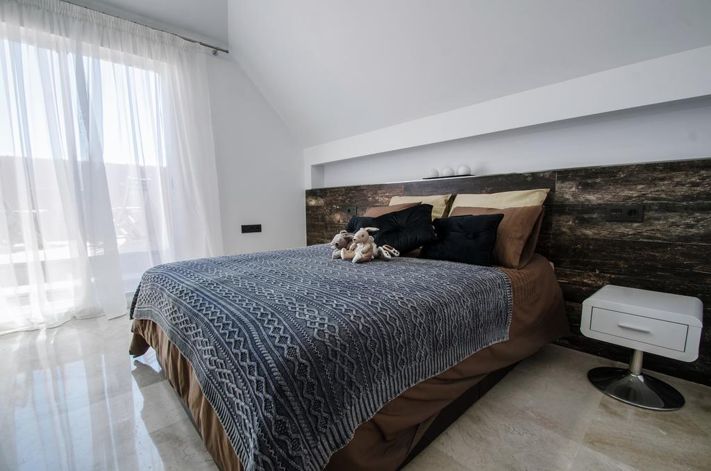 شقة Gorgeous 170 Sq.M. Penthouse With Sea View Terraces بينالماذينا المظهر الخارجي الصورة