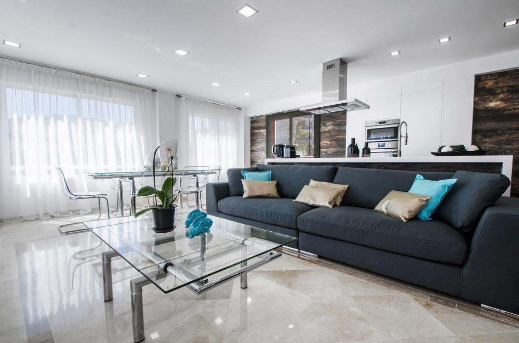 شقة Gorgeous 170 Sq.M. Penthouse With Sea View Terraces بينالماذينا المظهر الخارجي الصورة