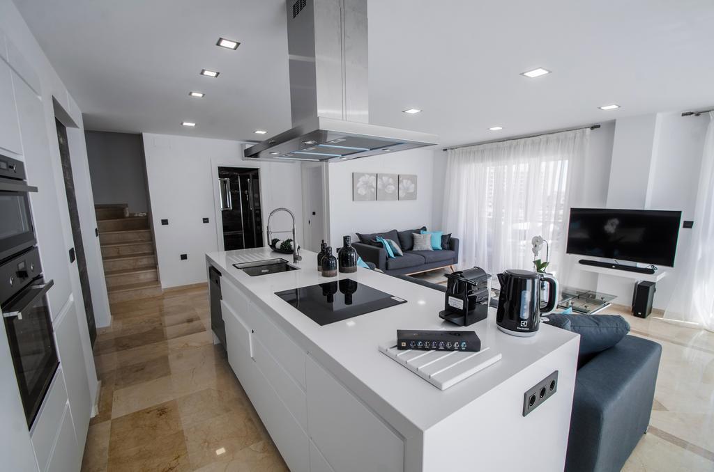 شقة Gorgeous 170 Sq.M. Penthouse With Sea View Terraces بينالماذينا المظهر الخارجي الصورة